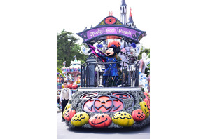 【ディズニー】ミッキー早着替えも披露！35周年のDハロ開幕！初登場「スプーキー“Boo!”パレード」 画像