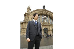 岡田准一「ちょっとご褒美」ドイツで大規模ロケ「白い巨塔」 画像