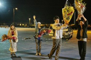 佐藤健＆鈴木亮平＆松岡茉優『ひとよ』“家族”でクランクアップ！ 「贅沢な時間」 画像