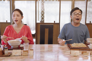 石原さとみ、光石研とハモる!?　荻窪ラーメンに「うまーっ！」東京メトロ新CM 画像