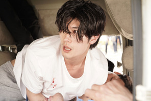 三浦春馬の主題歌に「歌声に鳥肌」視聴者絶賛の声…「TWO WEEKS」1話 画像