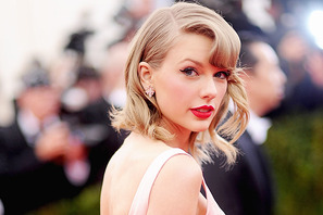 テイラー・スウィフトの自宅にバットや鍵開け道具を持った男が出現＆逮捕 画像