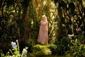 エル・ファニング、『眠れる森の美女』ピンクのドレスで『マレフィセント2』に登場！ 画像