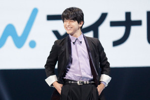 【第29回東京ガールズコレクションA/W】吉沢亮のサプライズ登場＆スマイルにファン歓喜 画像