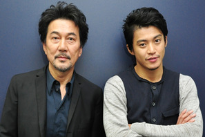 役所広司×小栗旬インタビュー ふたりだから語れる、「映画を撮り続ける」ワケ 画像