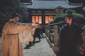 チソン、圧巻の殺陣アクション披露『風水師』本編映像 画像