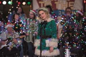 エミリア・クラークらクリスマス・ムード満載の場面写真到着『ラスト・クリスマス』 画像