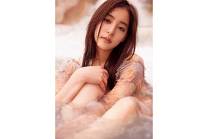 新木優子2nd写真集より水着カット公開、パネル展も 画像