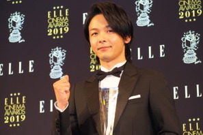 中村倫也、お茶目に「僕は今日5割増し」エルシネマアワードで多忙な2019年に感謝 画像