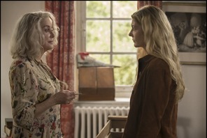 “母”ドヌーヴ＆“娘”マストロヤンニ、本気の演技対決『アンティークの祝祭』本編映像 画像