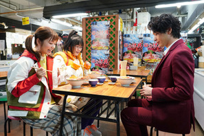 富田望生の“食べっぷり”とファッションに注目集まる！中村倫也主演「美食探偵 明智五郎」2話 画像