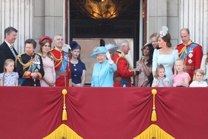 エリザベス女王の誕生日を王室メンバーがSNSで祝福 ヘンリー王子一家はビデオコール 画像