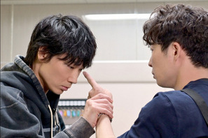 綾野剛と星野源の“バディ”に「スピード感すげー」「たまらなくゾクゾクした」…「MIU404」1話 画像