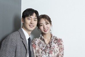 イ・ジェフン＆チェ・スビン、指ハートを送り合う!?「輝く星のターミナル」インタビュー 画像