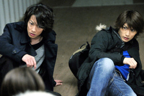 三浦春馬＆佐藤健再タッグ「ブラッディ・マンデイ シーズン2」Paraviで独占初配信 画像