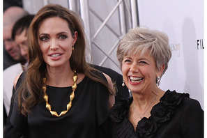 アンジー、ブラピとの結婚を前に骨肉の嫁姑バトル勃発!? 画像