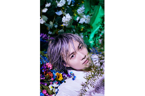 神木隆之介、カレンダーで蜷川実花とコラボ！ シルバーヘアーも披露 画像