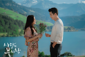 「愛の不時着」展が開催！未公開写真含め450点公開、ドラマ使用の衣装や小道具も 画像