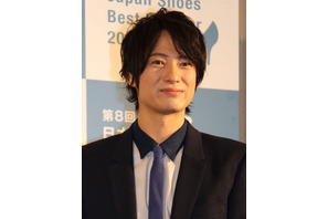 忍成修吾“蠣崎”に同情論も、青コートは何者か!? 考察も盛り上がる…「レッドアイズ 監視捜査班」3話 画像