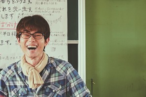 二宮和也が菅田将暉の笑顔を激写！「相性がいいみたい」『浅田家！』メイキング映像 画像