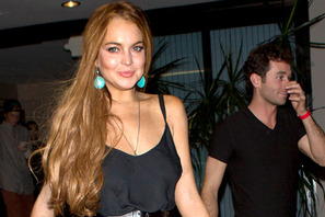 リンジー・ローハン、Twitter上で学校でイジメられた過去を告白 画像