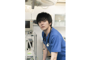 “犬ラブ”な林遣都、真剣な眼差しの獣医師姿も解禁『犬部！』場面写真 画像