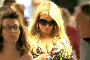 ジェシカ・シンプソン、第1子出産から7か月で早くも第2子を妊娠！ 画像