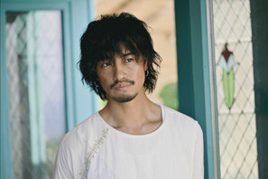 斎藤工“ヘミングウェイ”を撮影してきた高校生3人組に「JKじゃなかった」「JKが犯人かな」など様々な考察巻き起こる…「漂着者」7話 画像