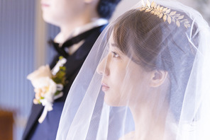 田中みな実、ウエディングドレス姿でどこへ…『ずっと独身でいるつもり？』幸せ探してもがく特報映像 画像