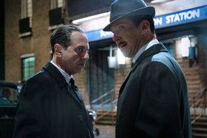 密命帯びた2人の緊迫のバレエ観劇…『クーリエ：最高機密の運び屋』本編映像 画像