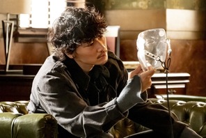 綾野剛“羽生”に「余韻がやばい」、磯村勇斗も出演して関連ワード続々トレンド入り…「アバランチ」1話 画像