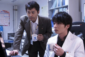 田中圭“神保”が発した遺伝子の名に「もはや早口言葉」、安田顕“安堂”の“ある行動”にも注目集まる…「らせんの迷宮 ～DNA科学捜査～」3話 画像