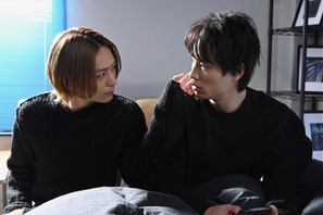 鈴木伸之“一狼”＆犬飼貴丈“獅郎”のハグ、我に返った後の2人に「気まずくなってるの最高に可愛い」の声…「ケイ×ヤク」第7話 画像