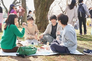 小松菜奈＆坂口健太郎＆山田裕貴＆奈緒、パーティのメイキング映像公開『余命10年』 画像