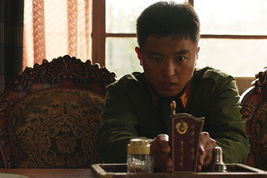 ヨン・ウジン主演『愛に奉仕せよ』上官の妻から「用がある合図」本編特別映像 画像