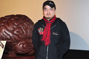 生田斗真、脳みそ型のチョコに「日本一グロテスクなバレンタイン」と苦笑 画像