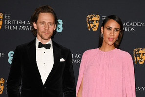 トム・ヒドルストン、まもなくパパに！婚約者のゾウイ・アシュトンが妊娠 画像