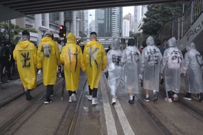香港返還25年に放つ『時代革命』最前線で闘う若者たちの本予告 画像