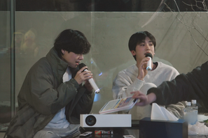 パク・ソジュン＆BTS Vら出演「IN THE SOOP」第3話場面写真が解禁　旅の夜、不意に涙を見せたのは… 画像