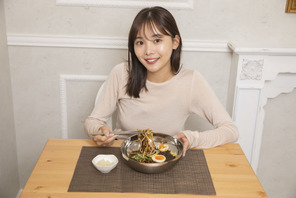マ・ドンソク主演『スタートアップ！』にも登場、稲垣莉生と味わうジャージャー麺 画像