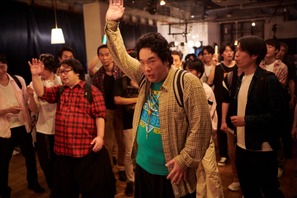 “安藤”岡崎体育の演技に「半端で俗っぽい感じいいな」「ツボなヲタぶりを発揮してて最高」などの声上がる、「闇金サイハラさん」4話 画像