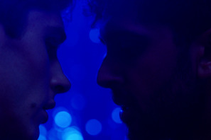 『恋人はアンバー』ダブリンの夜…レインボーフラッグはためくバーでの本編映像解禁 画像