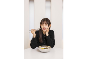 森日菜美がフルルククスを堪能！「ドラマ観ながら、なに食べよ？」 画像