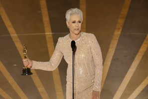 【第95回アカデミー賞】助演女優賞はジェイミー・リー・カーティス『エブリシング・エブリウェア・オール・アット・ワンス』 画像