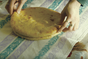 ジョージア大使直伝！ハチャプリのレシピ公開『ジョージア、白い橋のカフェで逢いましょう』 画像