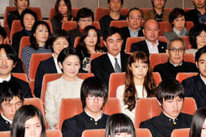 宮崎あおい＆松田龍平、秋篠宮同妃両殿下と緊張の映画鑑賞？ 画像