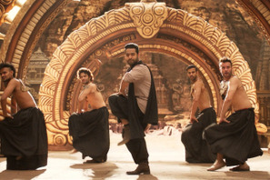 『RRR』NTR Jr.主演『アラヴィンダとヴィーラ』キレキレ＆ゴージャスなダンスシーン 画像