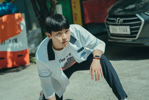 「NewJeans」MVで話題のチェ・ヒョヌク、代役なしのアクションシーン解禁「弱いヒーロー Class１」 画像