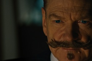 ケネス・ブラナー、ミシェル・ヨーらと怪奇現象の謎に迫る『名探偵ポアロ：ベネチアの亡霊』9月15日公開決定 画像