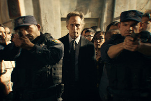 ベン・アフレックが追う“絶対に捕まらない男”の正体とは…？『ドミノ』予告編 画像